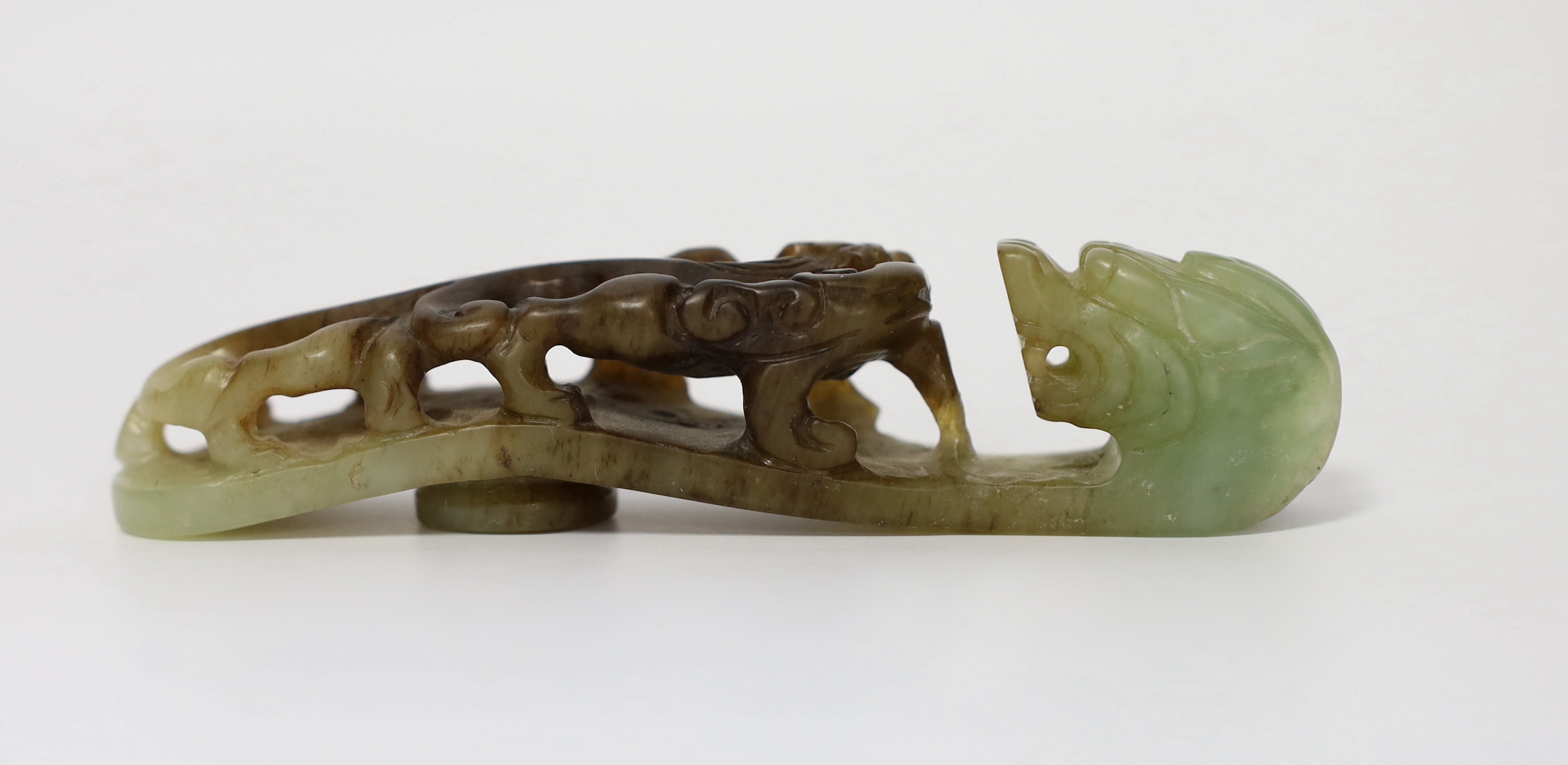 A Chinese bowenite jade ‘dragon’ belt hook (ex. late prof. R.M. Hicks OBE), 12.5cm in length